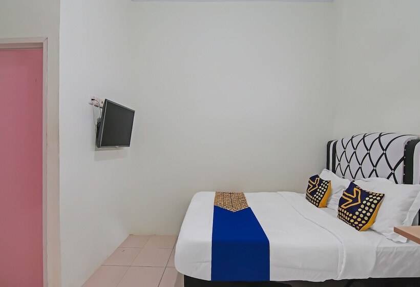 酒店 Spot On 92093 Feri Homestay