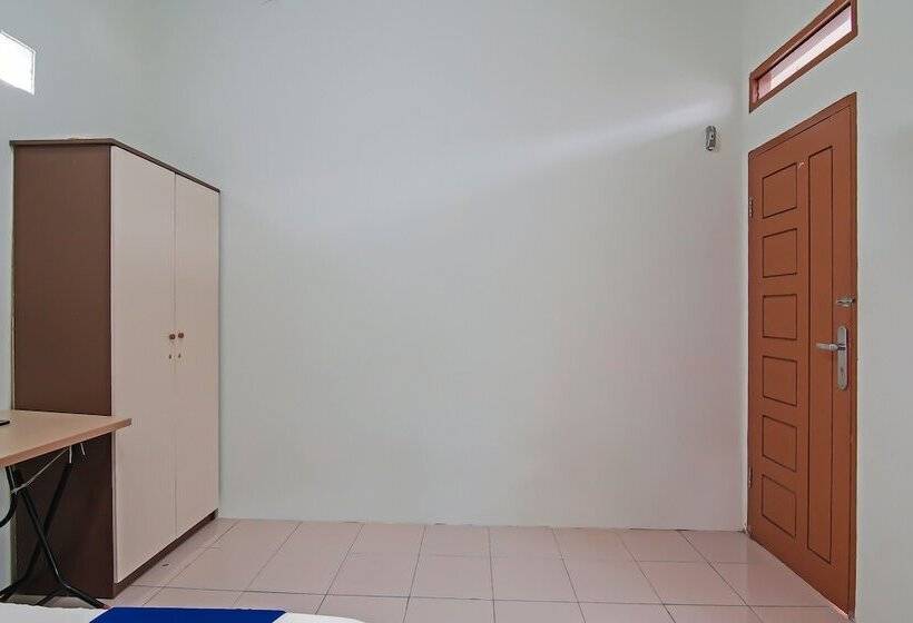 酒店 Spot On 92093 Feri Homestay