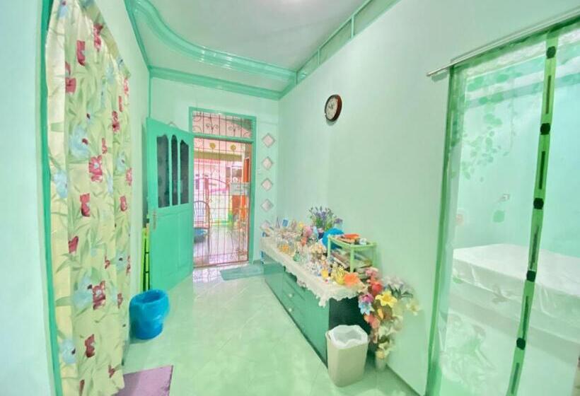 בית מלון כפרי Spot On 92115 Homestay Bude Sri