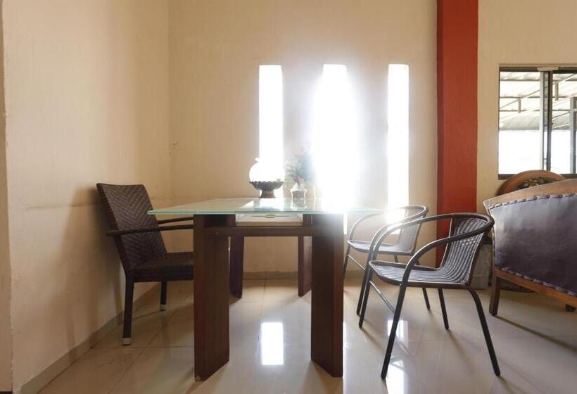 בית מלון כפרי Spot On 92115 Homestay Bude Sri