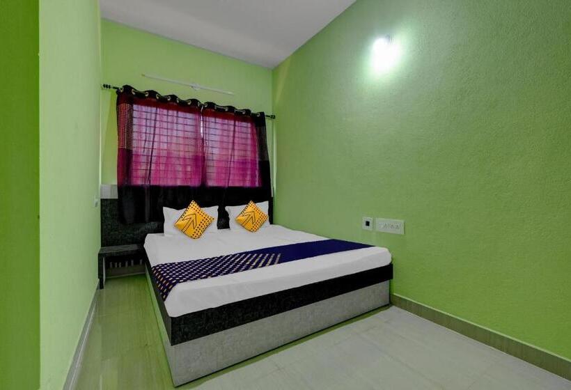 ホテル Spot On B R Comforts Krs Back Water