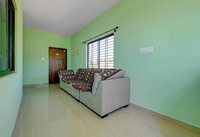 ホテル Spot On B R Comforts Krs Back Water