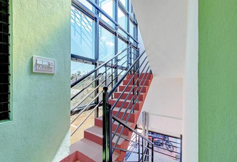 ホテル Spot On B R Comforts Krs Back Water