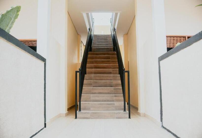 בית מלון כפרי The Laviana