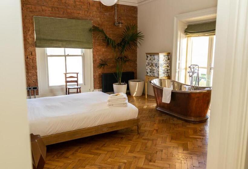 בית מלון כפרי The Palm