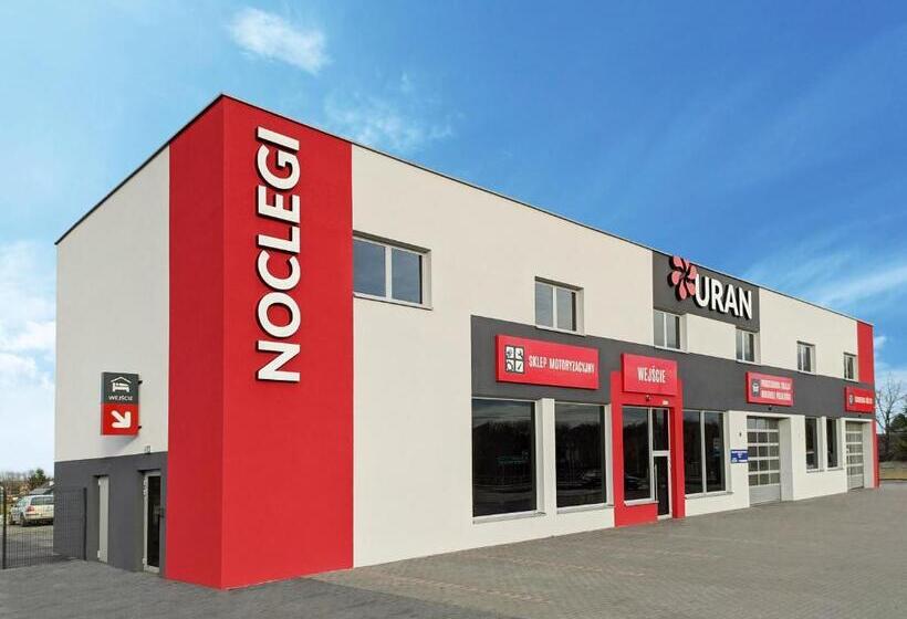モーテル Noclegi Uran