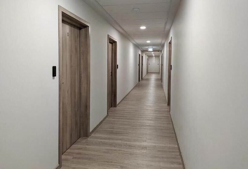 モーテル Noclegi Uran