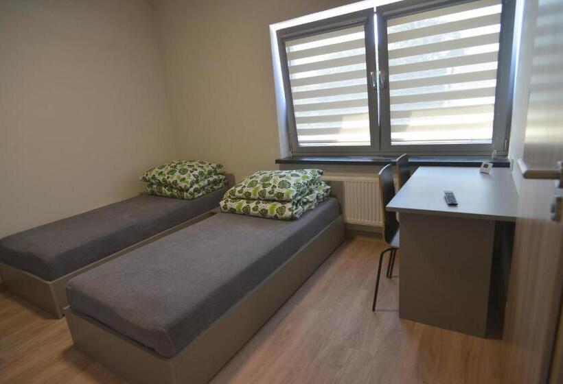 モーテル Noclegi Uran