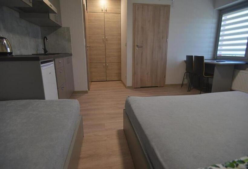 モーテル Noclegi Uran