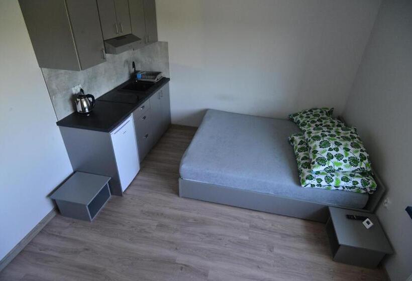 モーテル Noclegi Uran