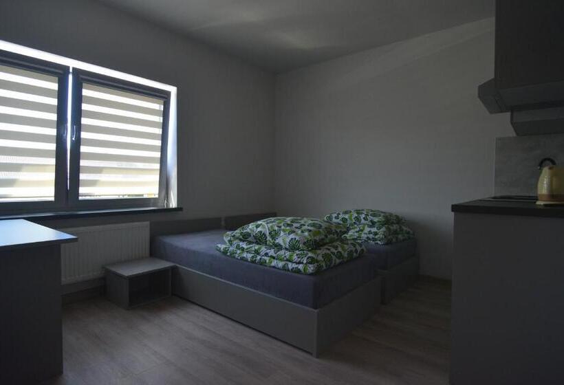 モーテル Noclegi Uran