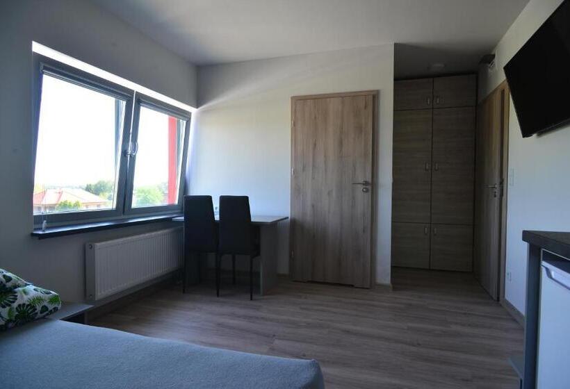 モーテル Noclegi Uran