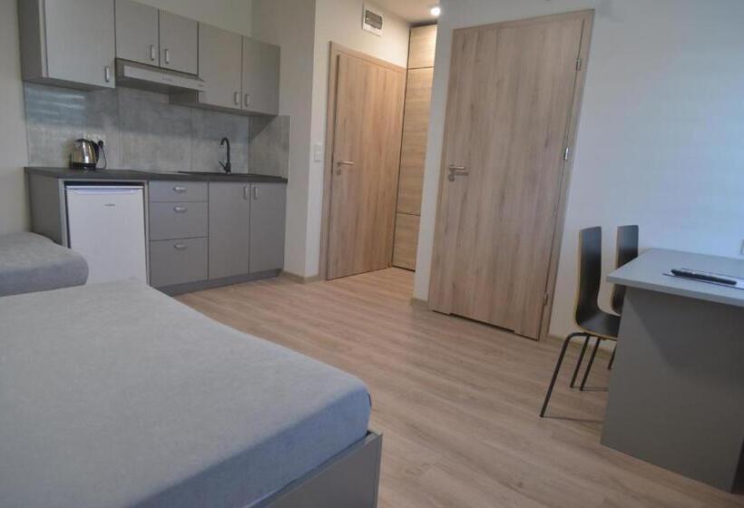 モーテル Noclegi Uran