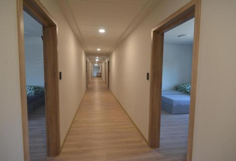 モーテル Noclegi Uran