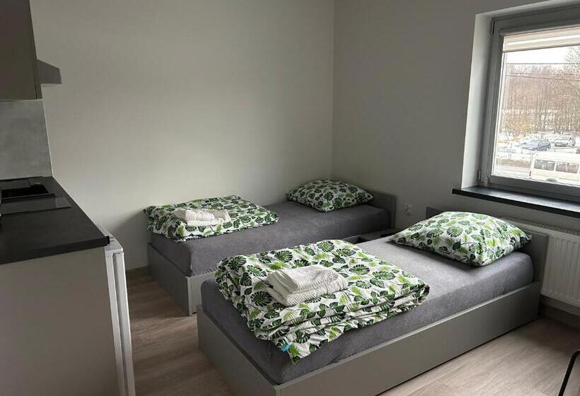 モーテル Noclegi Uran