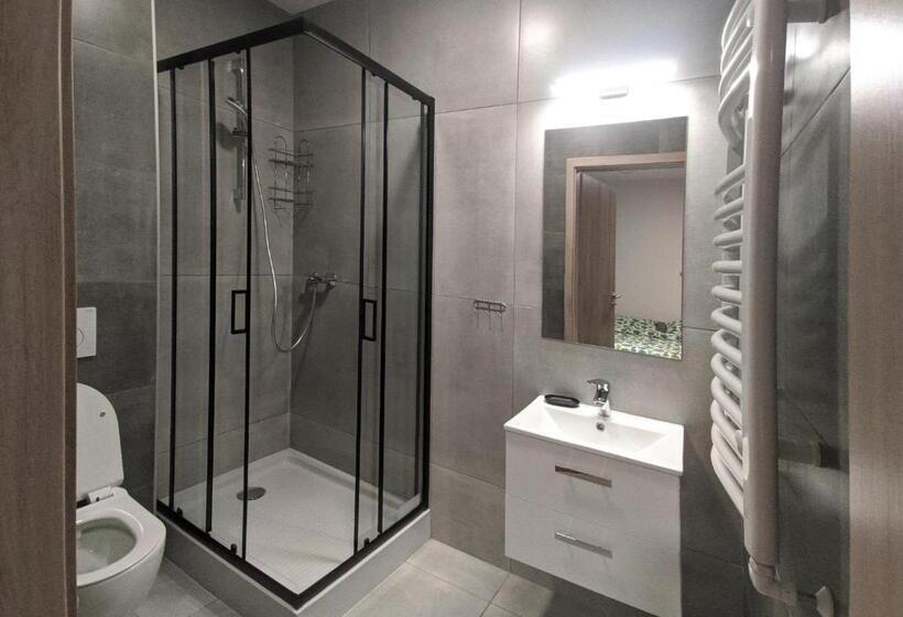 モーテル Noclegi Uran