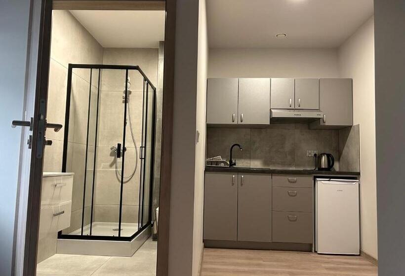 モーテル Noclegi Uran