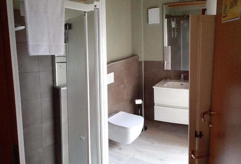 بنسيون Affittacamere Adelphia