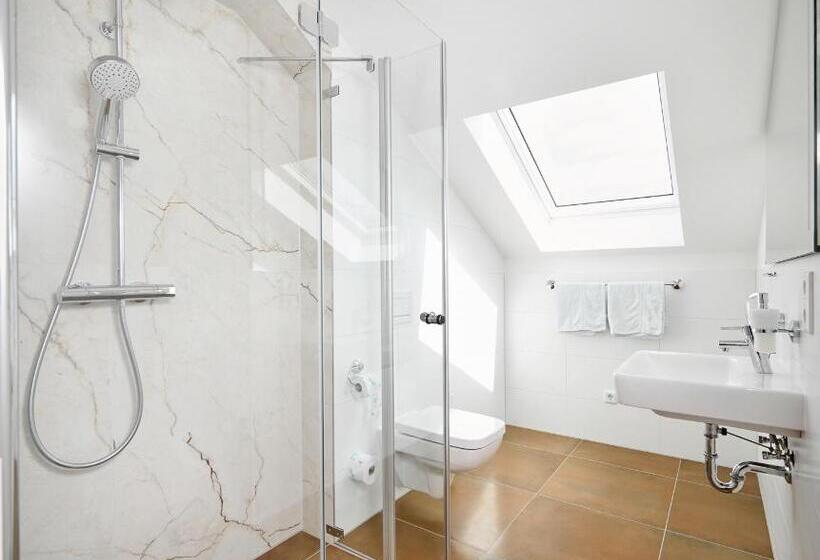 ペンション Bei Meyers   Zwenkauer See