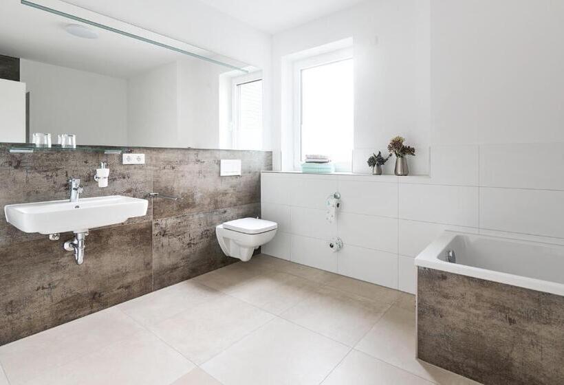 ペンション Bei Meyers   Zwenkauer See