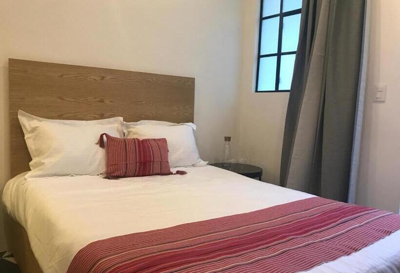 پانسیون Casa Lalique