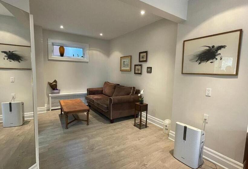 פנסיון Private Suite In Forest Hill With Full Kitchen And Parking