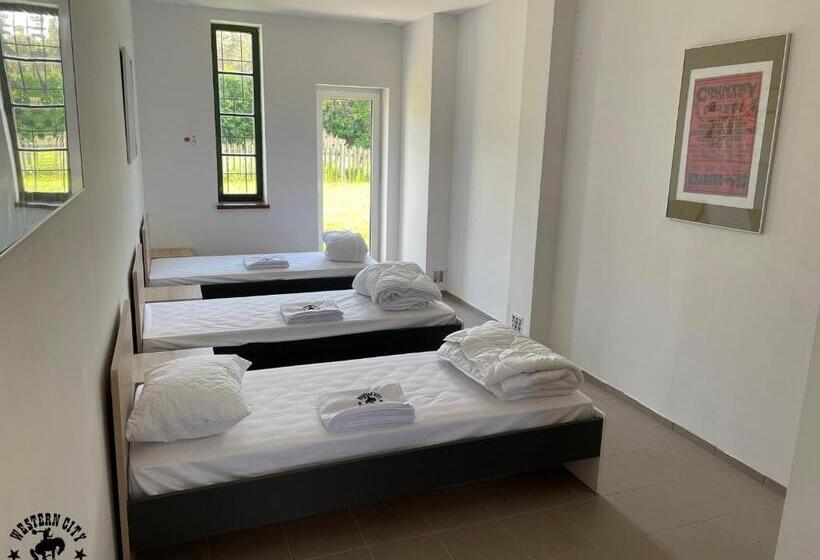 هاستل Pokoje Miasteczko Mrongoville