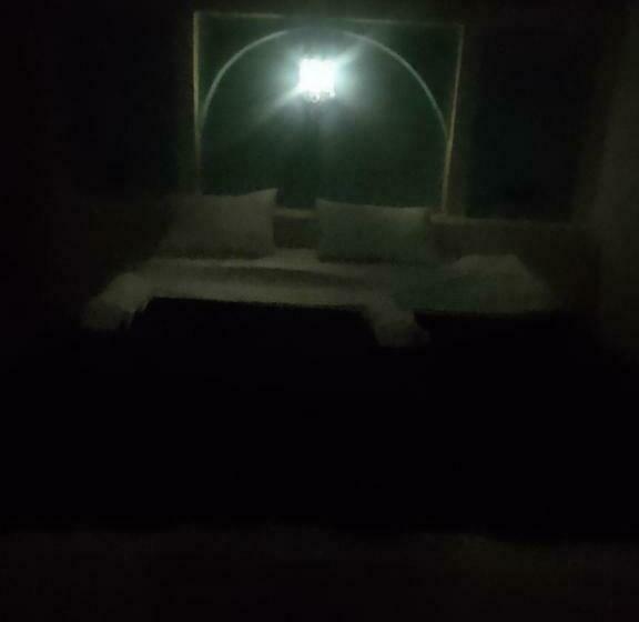 تختخواب و صبحانه Akabar