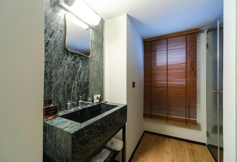 Bed and Breakfast Club64