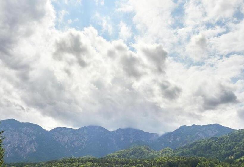 민박 Jeff S   Rooms With A Mountain View