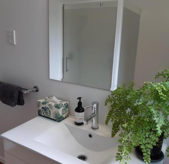 تختخواب و صبحانه The Gisborne Club   Boutique Accommodation