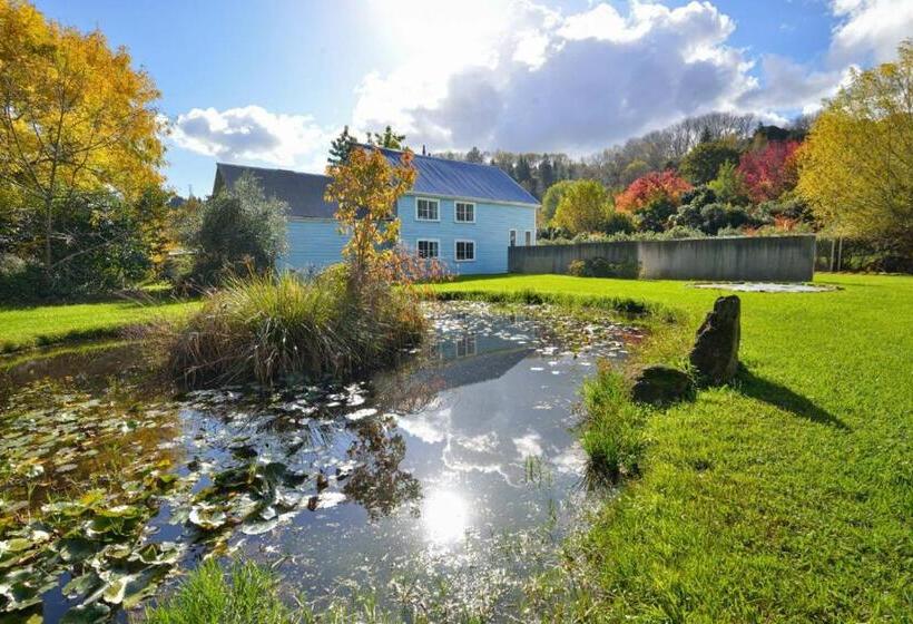 تختخواب و صبحانه The Gisborne Club   Boutique Accommodation