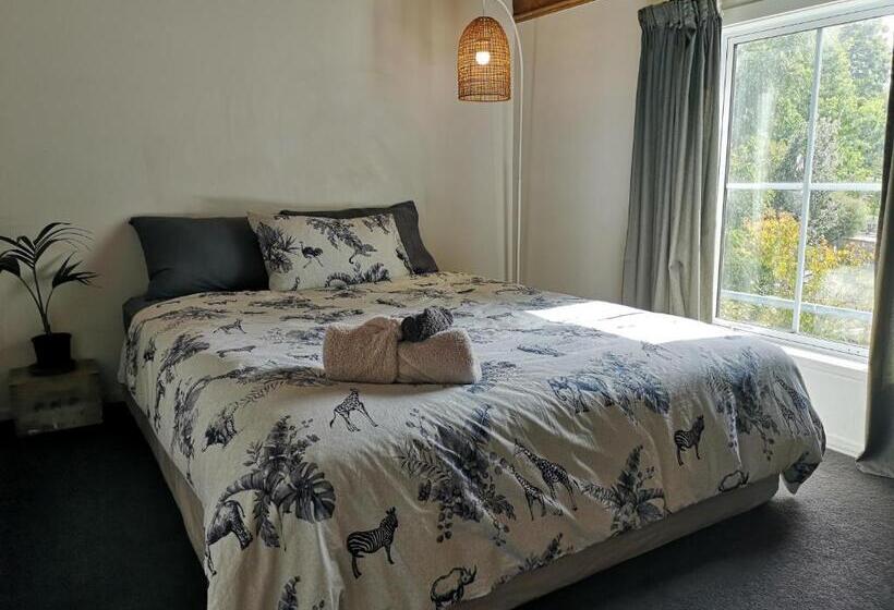 تختخواب و صبحانه The Gisborne Club   Boutique Accommodation