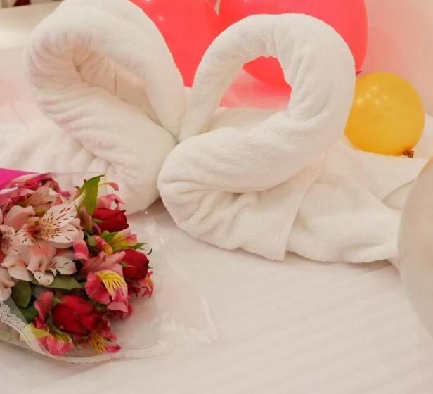 Endless Summer Hotel Baler