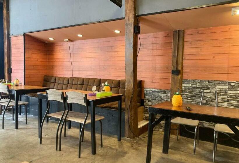 ホテル โรงแรมคุ้มเดช   Koomdech