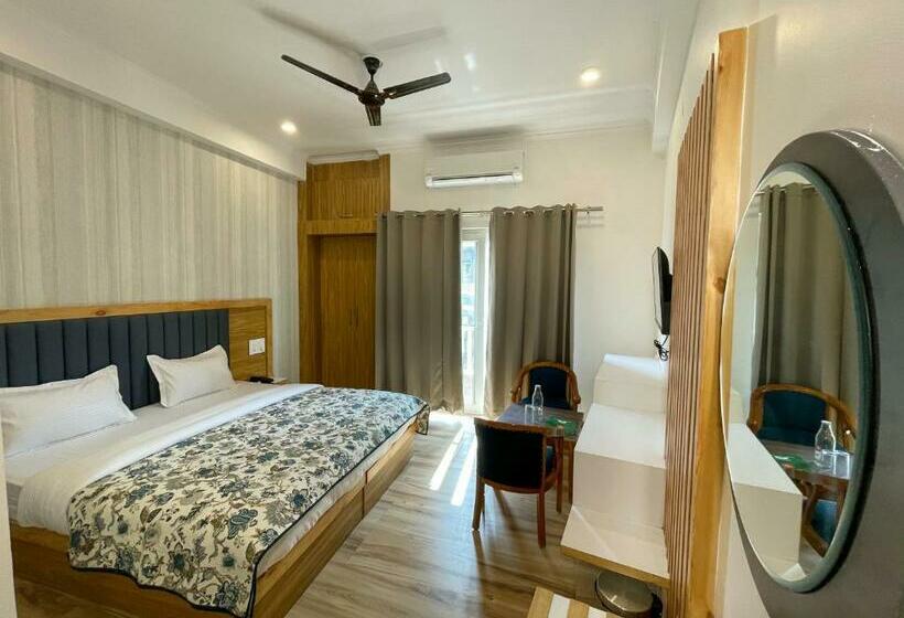 Tripli Hotels Ayushman Retreat