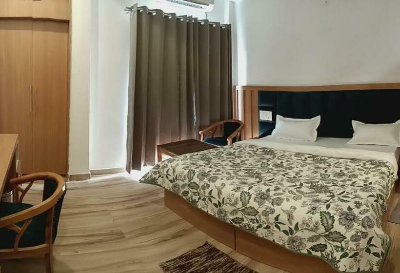 Tripli Hotels Ayushman Retreat