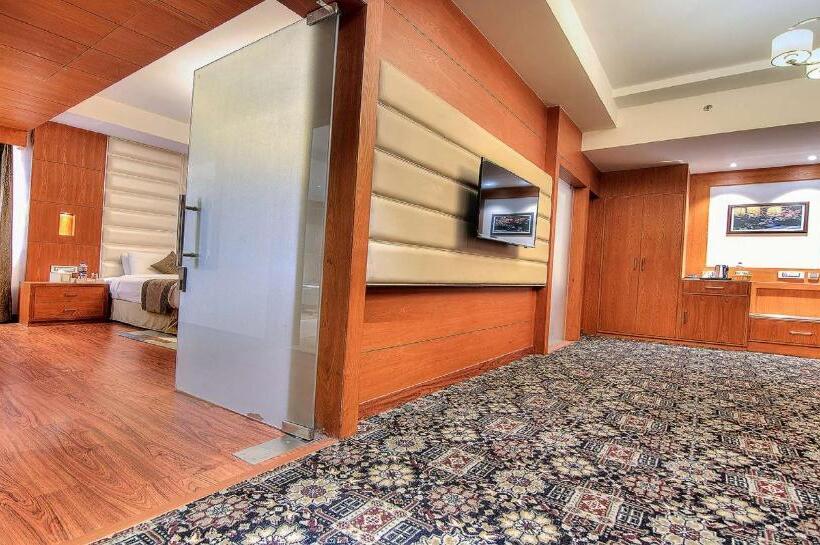 Отель Best Western Plus Chandigarh Mohali