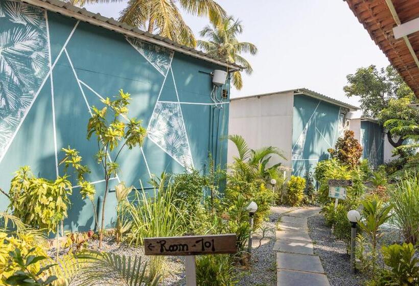 בית מלון כפרי Crystall Goa Turquoise Edition