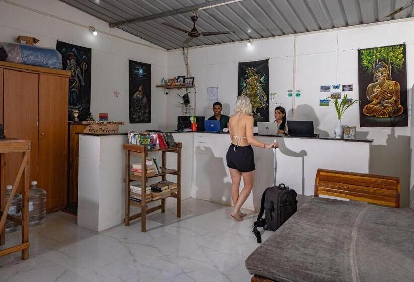 בית מלון כפרי Crystall Goa Turquoise Edition