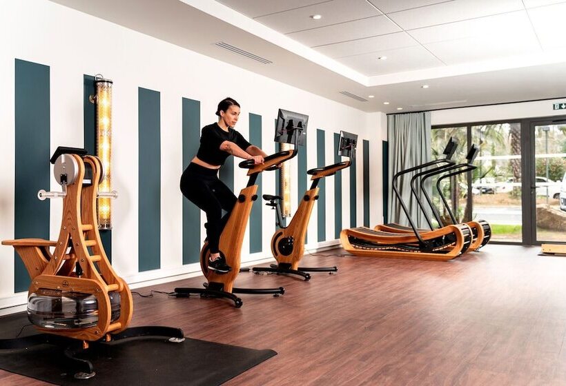 هتل Hôtel Roz Marine Thalasso Resort