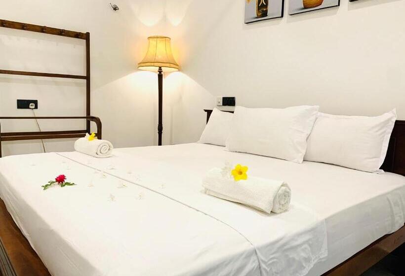 Kavin Beach Hotel Hikkaduwa