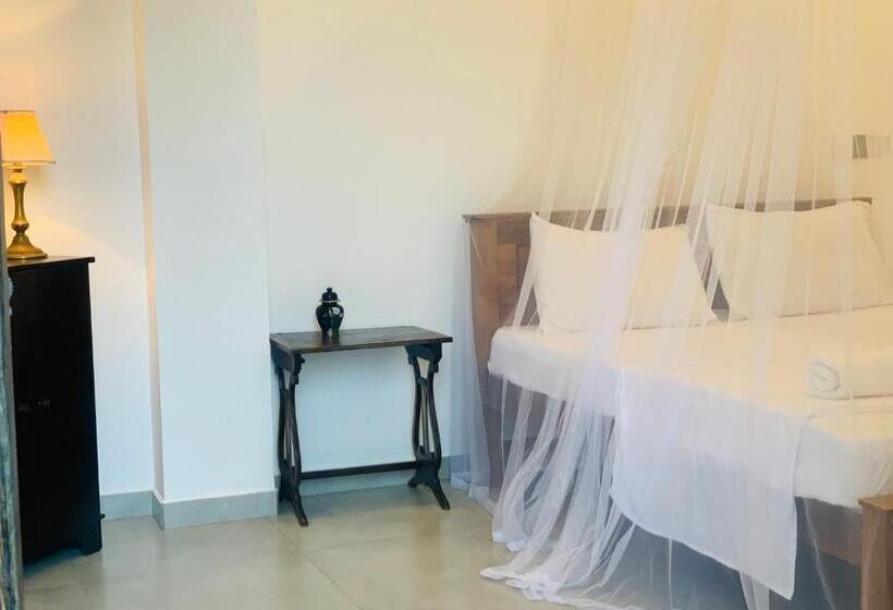 Kavin Beach Hotel Hikkaduwa