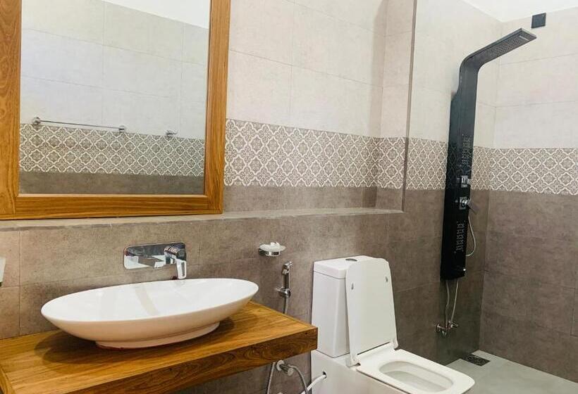 Kavin Beach Hotel Hikkaduwa