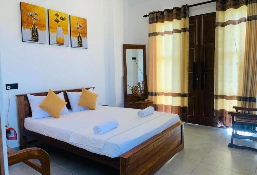Kavin Beach Hotel Hikkaduwa