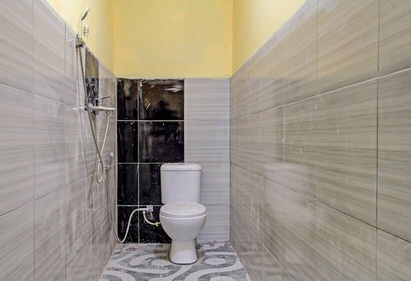 호텔 Oyo 92032 Utama  & Karaoke