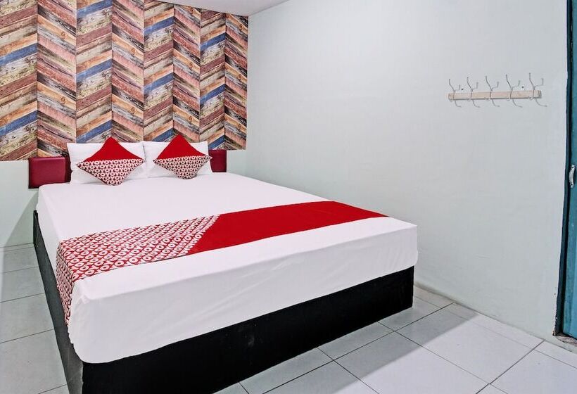 호텔 Oyo 92032 Utama  & Karaoke