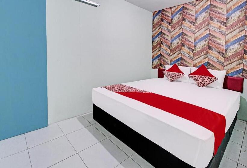 호텔 Oyo 92032 Utama  & Karaoke