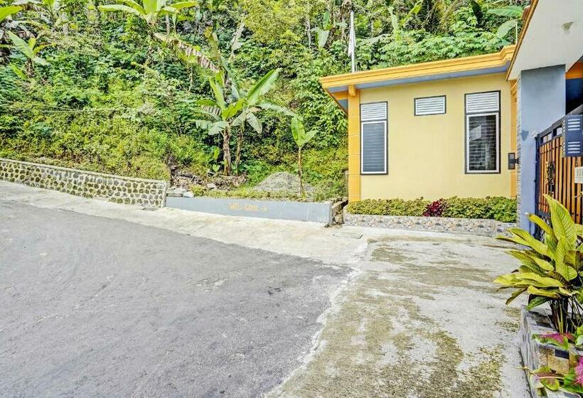 בית מלון כפרי Oyo 92049 D Jamus Resort Telaga Ngebel