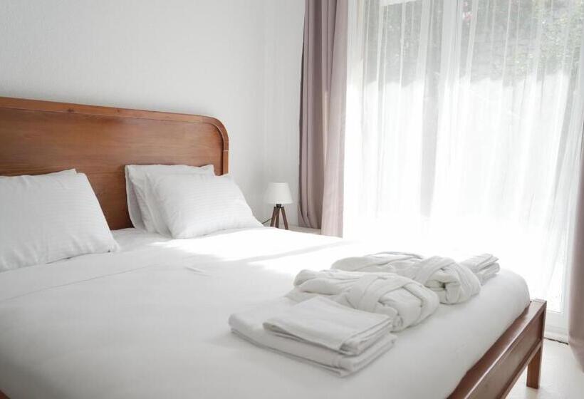 Отель Perle House